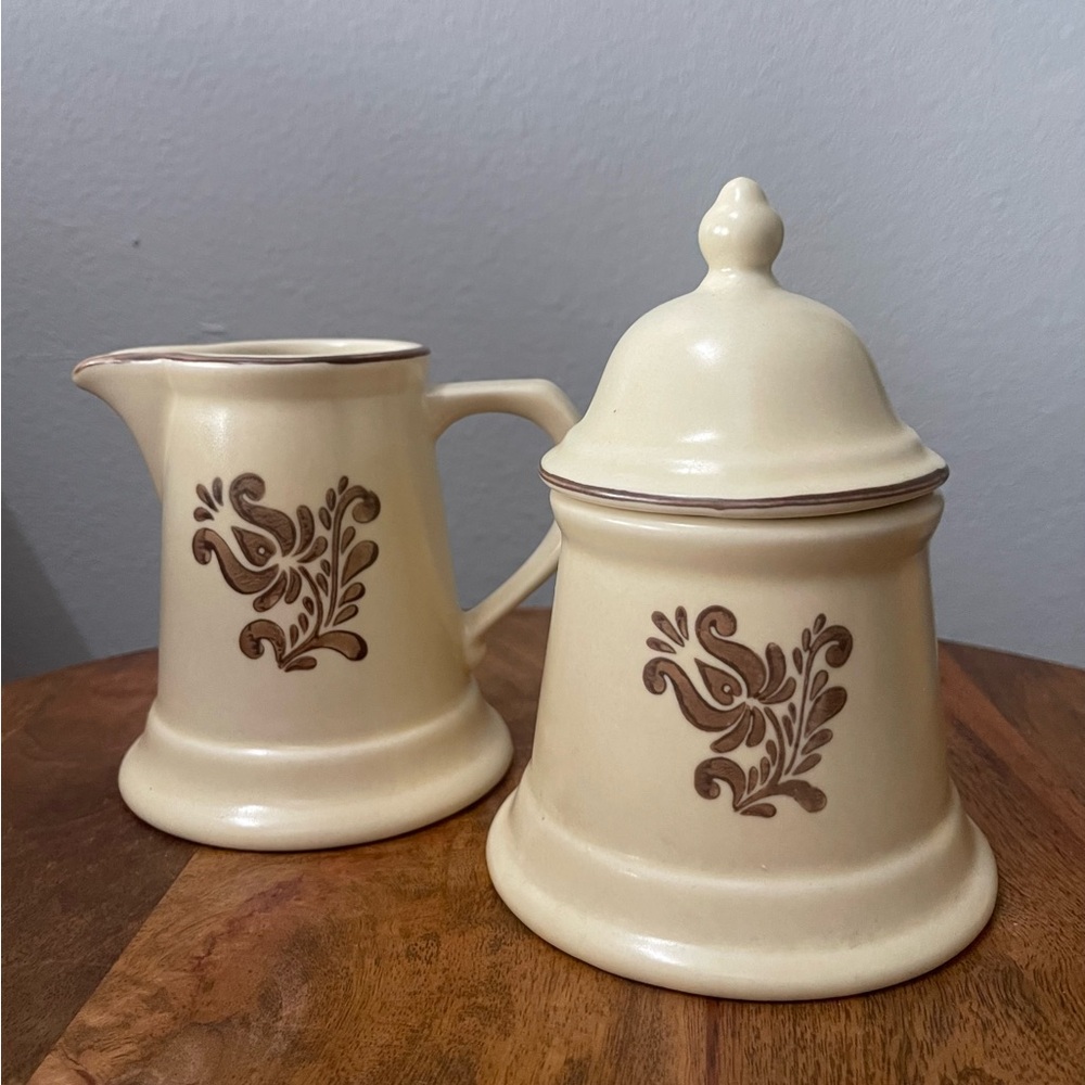 VTG, Pfaltzgraff Village, Pitcher and Sugar Bowl Set (1970s)